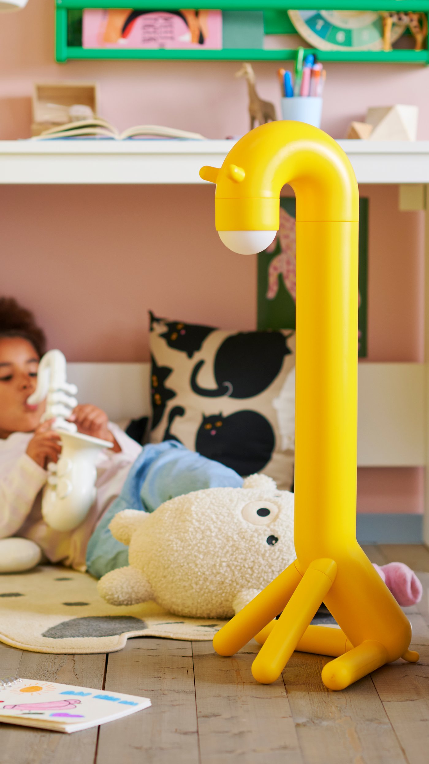 A mixed colours KALAS mug in the childrens room