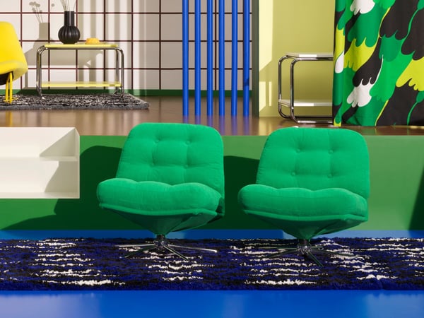 Une table d'appoint BAGGBODA jaune clair