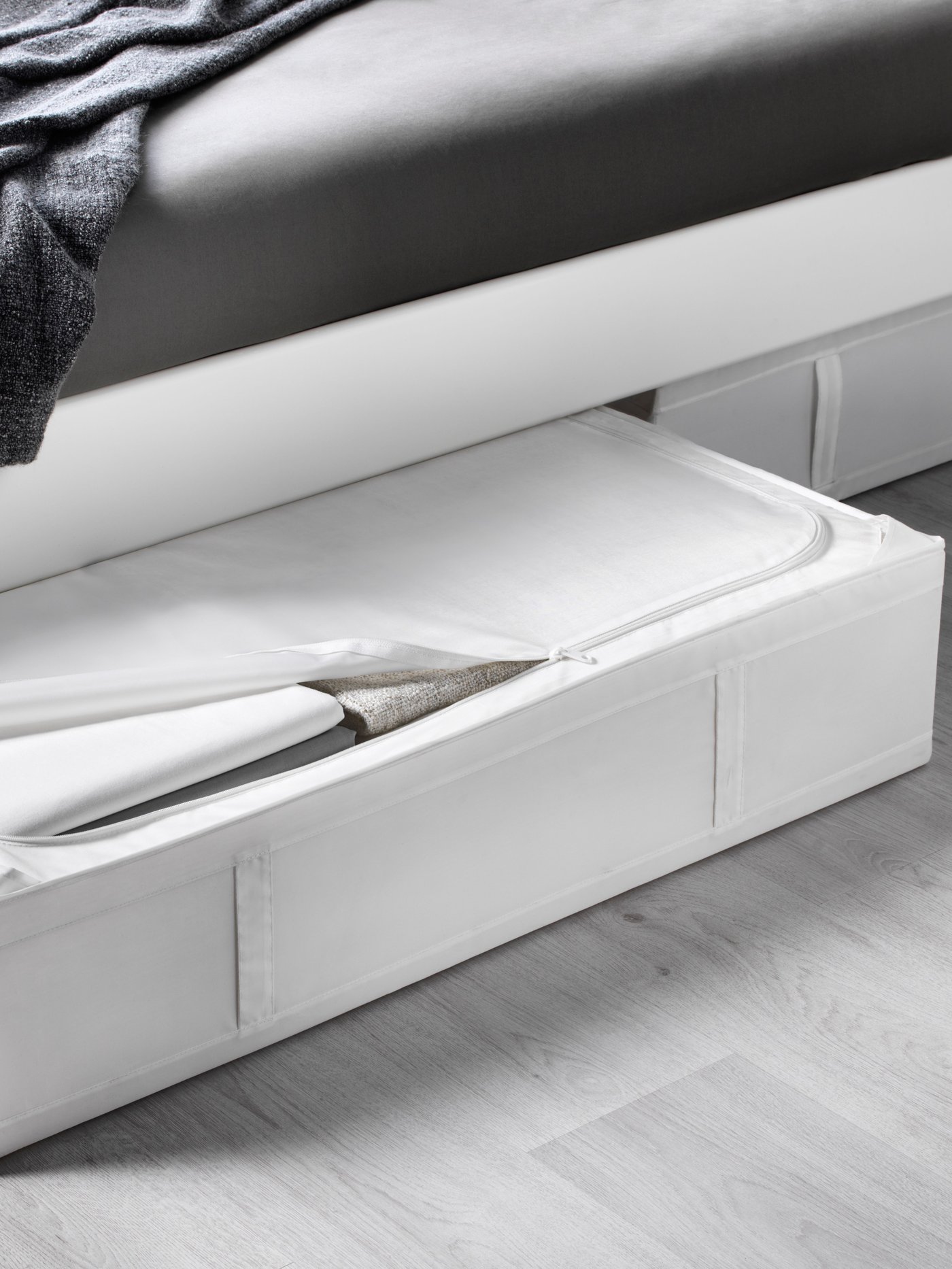 Zu sehen ist ein weißer SKUBB Aufbewahrungskasten