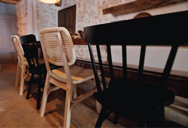 Zoom sur les chaises de salle à manger