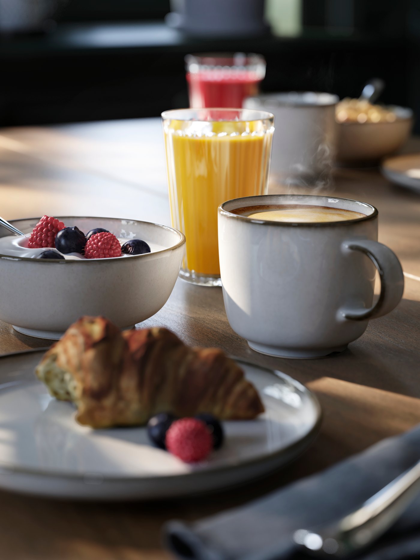 Pocillo GLADELIG blanco con bordes de colores. En su interior yogurt con frambuesas y arándanos.