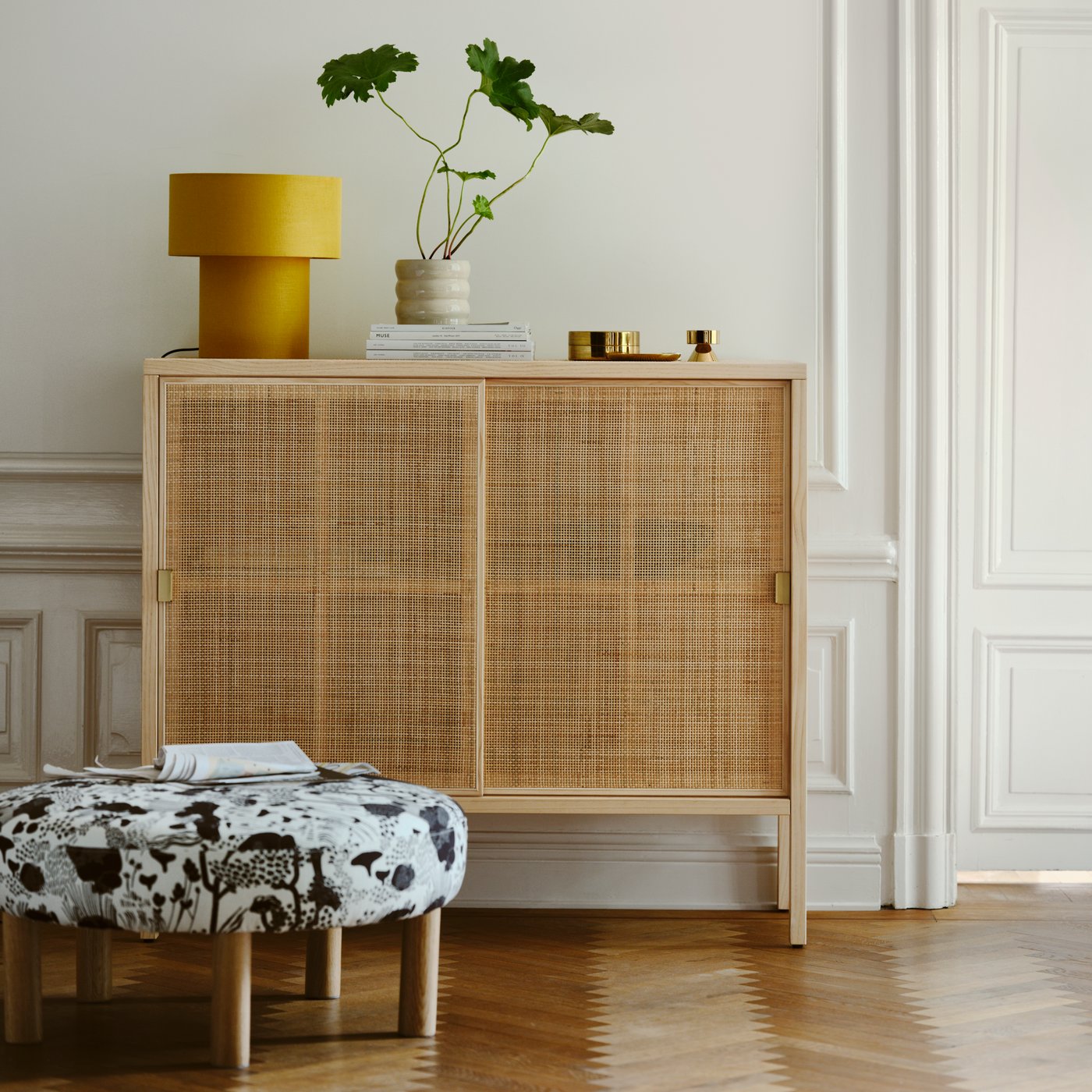 An in/outdoor/beige HASSELBUKETT plant pot