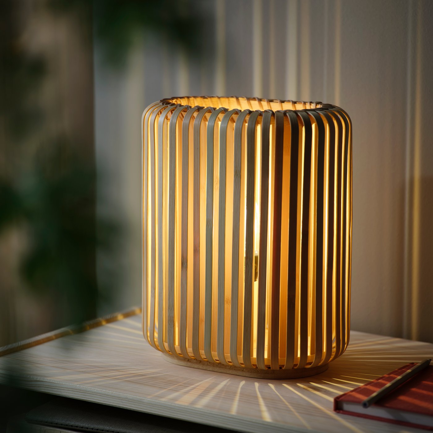 A bamboo VARPTROSS table lamp