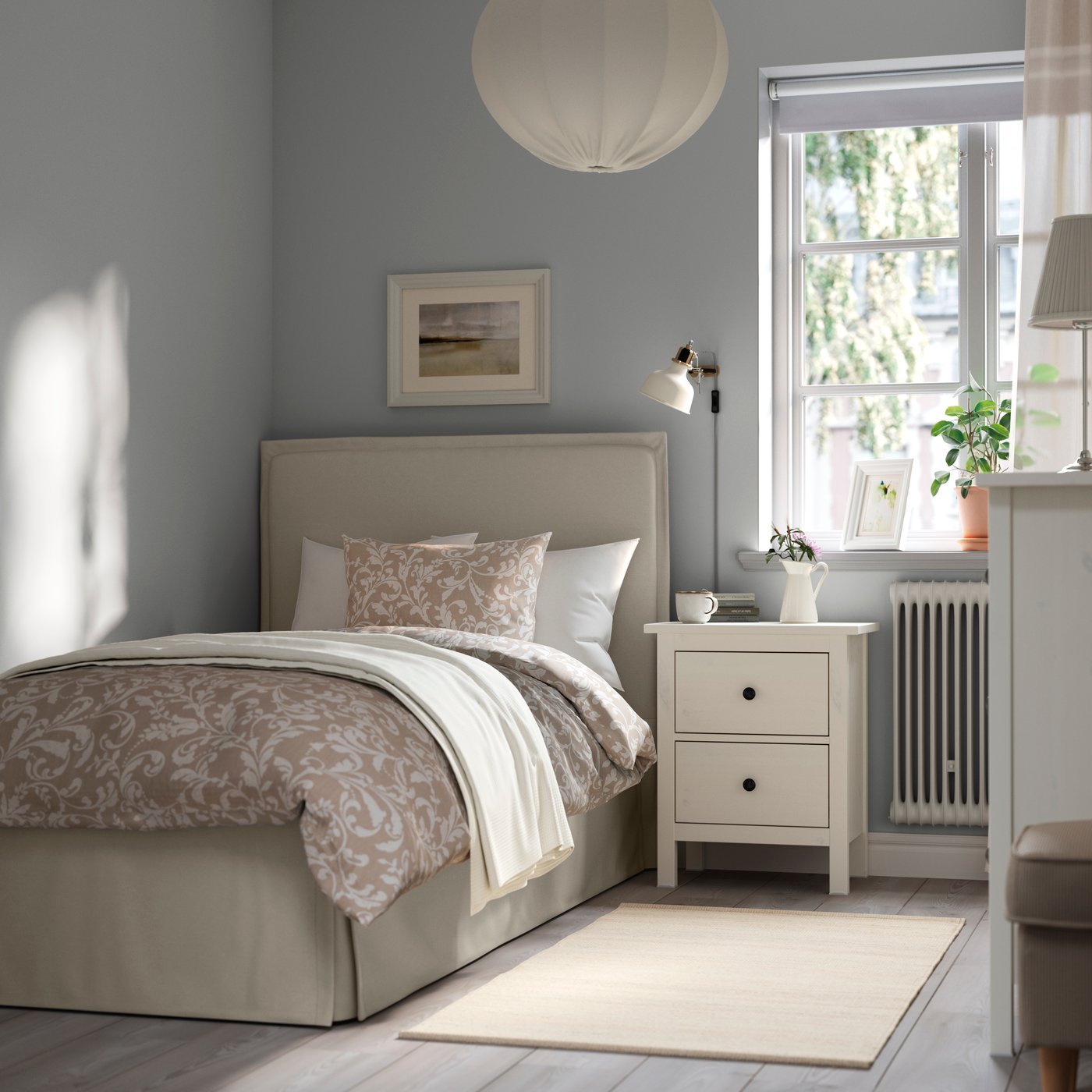 A Vissle beige/Luröy TÄRNKULLEN upholstered bed frame