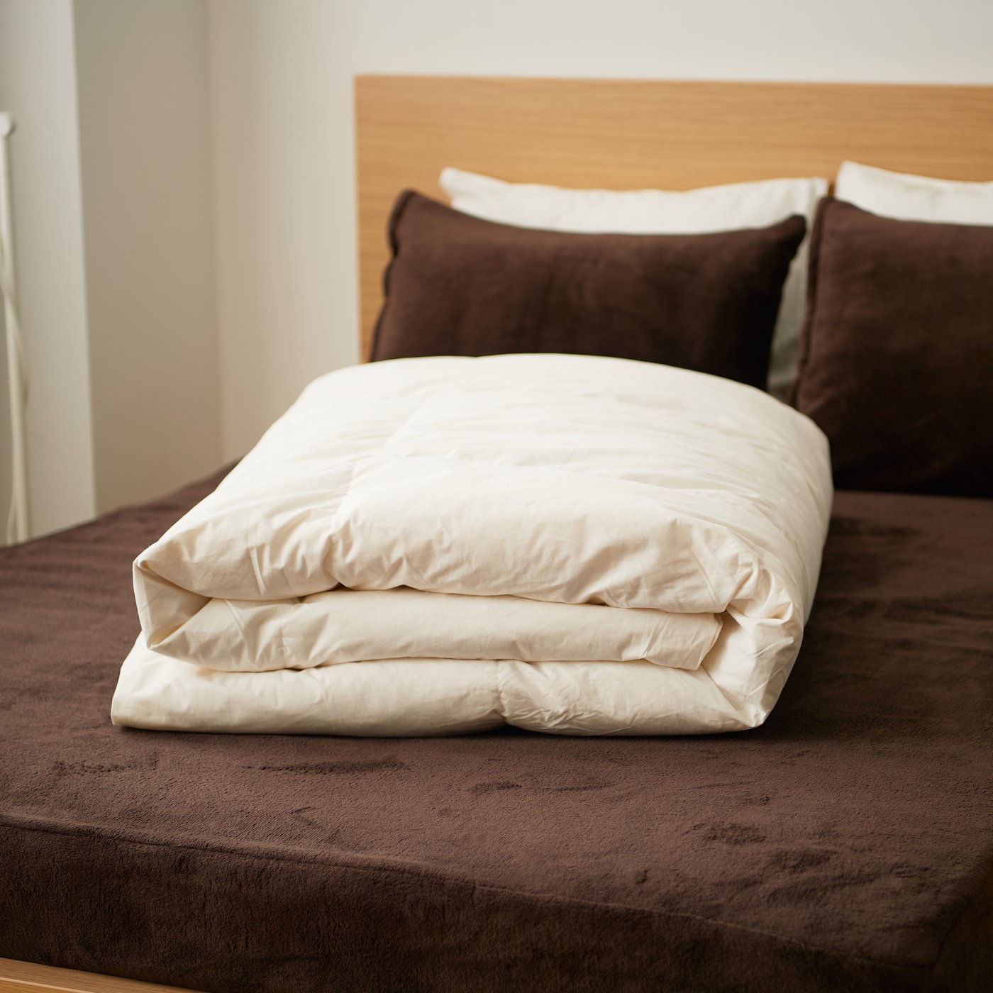 A brown KRANSSALVIA fitted sheet