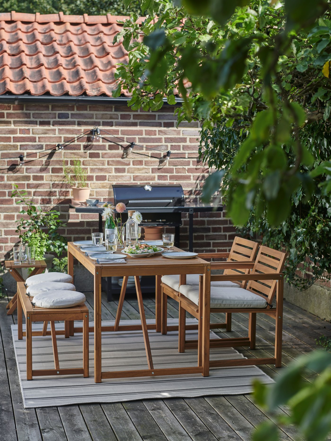 A clear glass/cork IKEA 365+ carafe with stopper