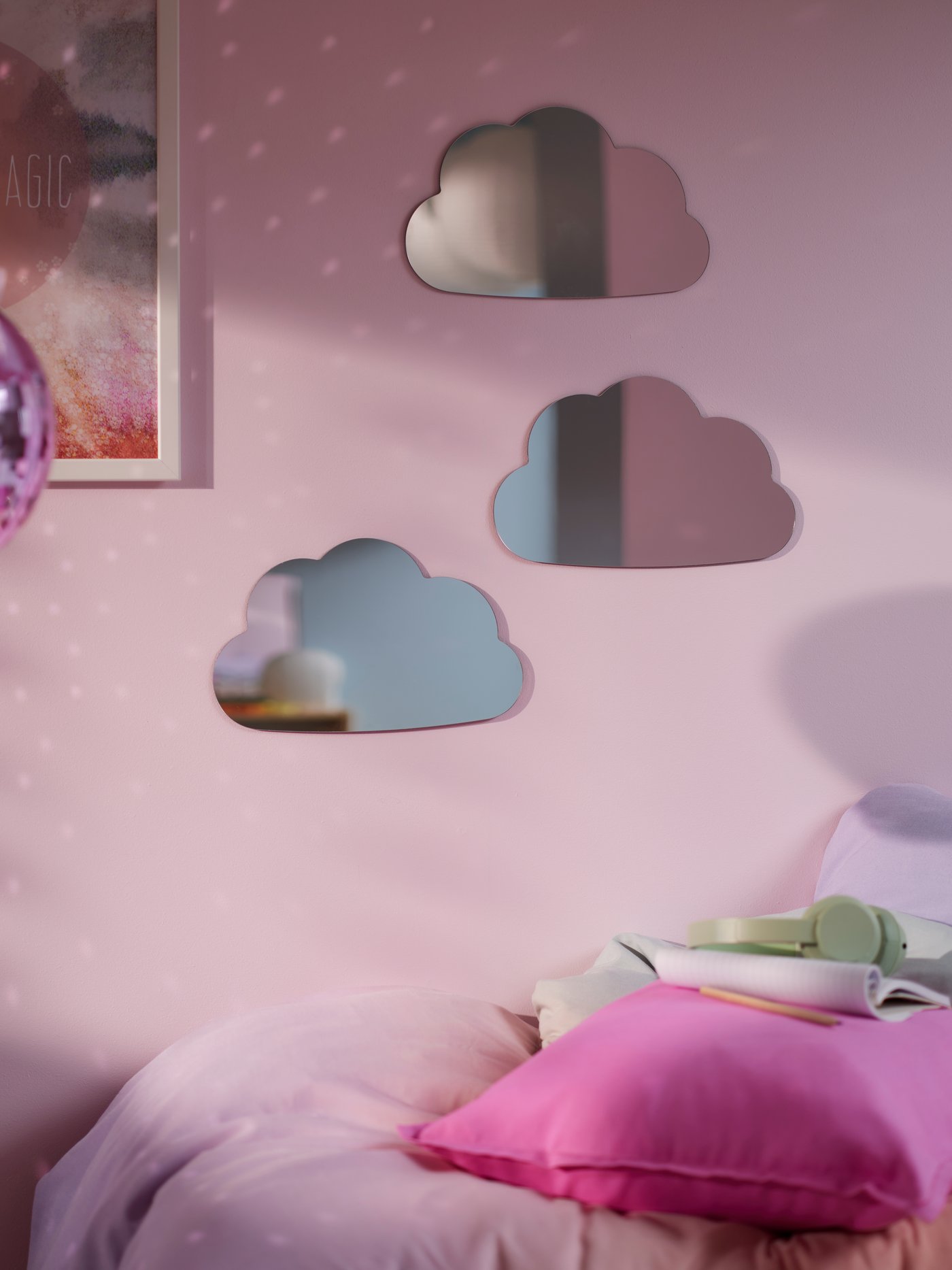 A pink GURLI cushion cover in the bedroom