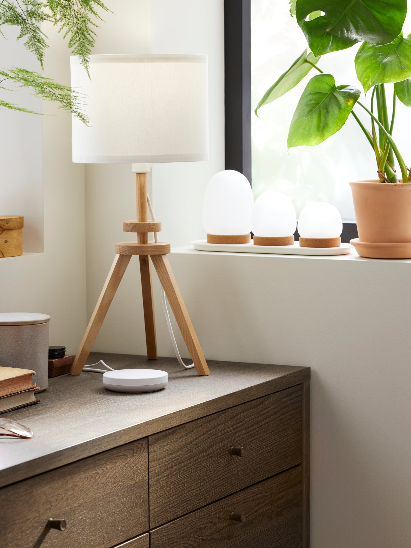 TRÅDFRI gateway and app.