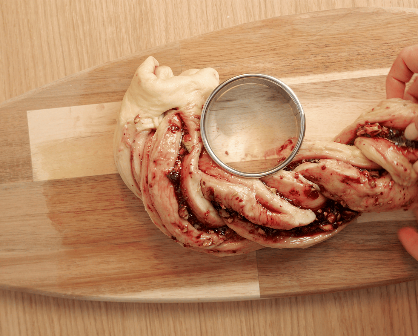 Ein FASCINERA Schneidebrett aus Akazienholz