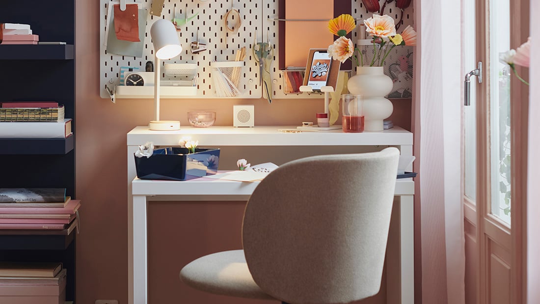 A white LÄNGDHOPP pull-out desk in the home office