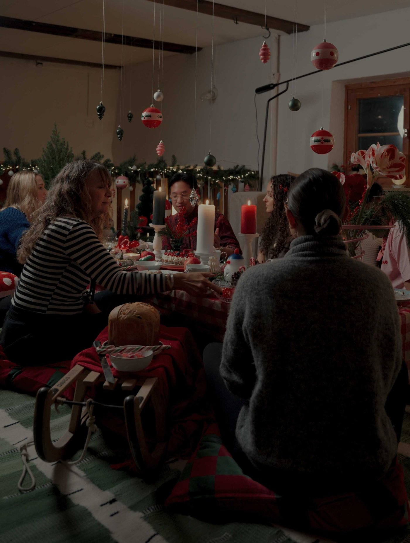 Une bougie pilier verte FENOMEN sans parfum