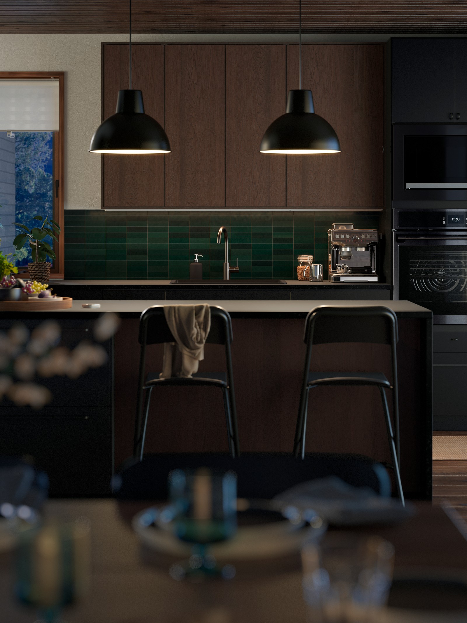 SINARP/NICKEBO A dark, modern U-shaped family kitchen - IKEA