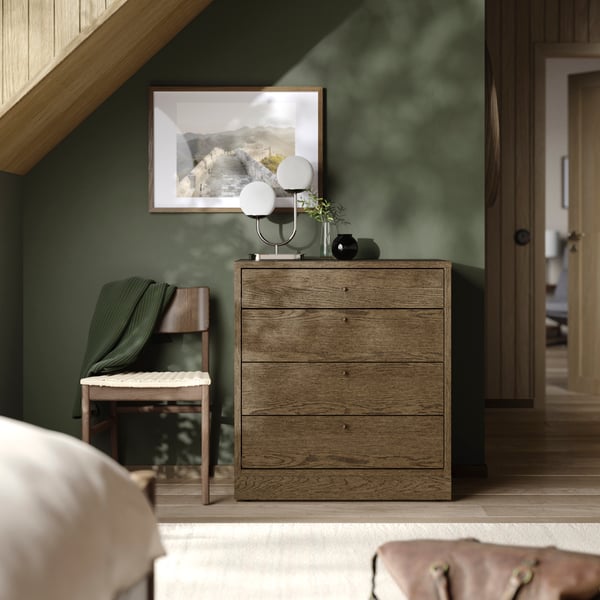 TONSTAD kommode med 4 skuffer i brunbejdset egetræsfiner.