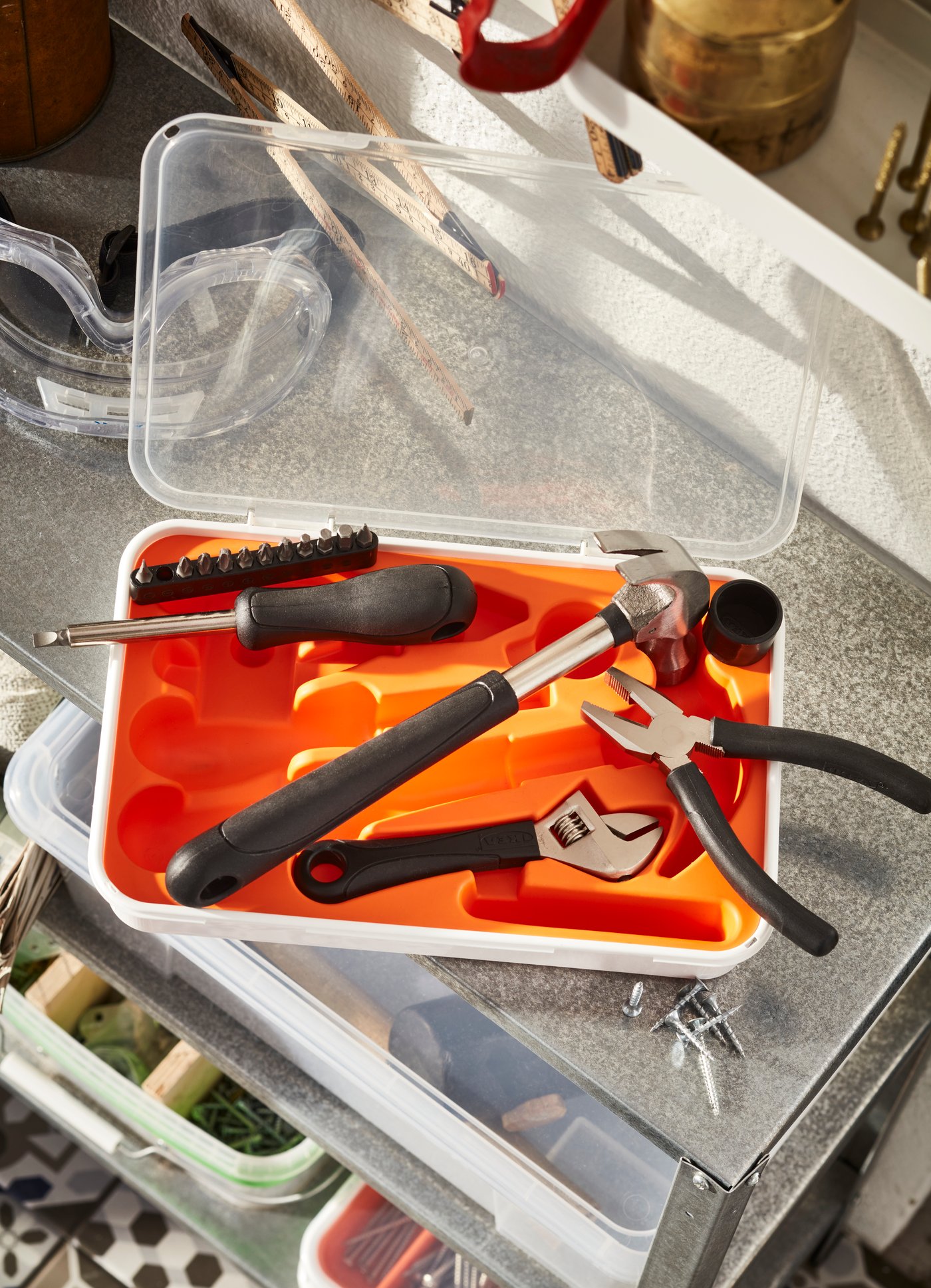 A FIXA 17-piece tool set in the home office