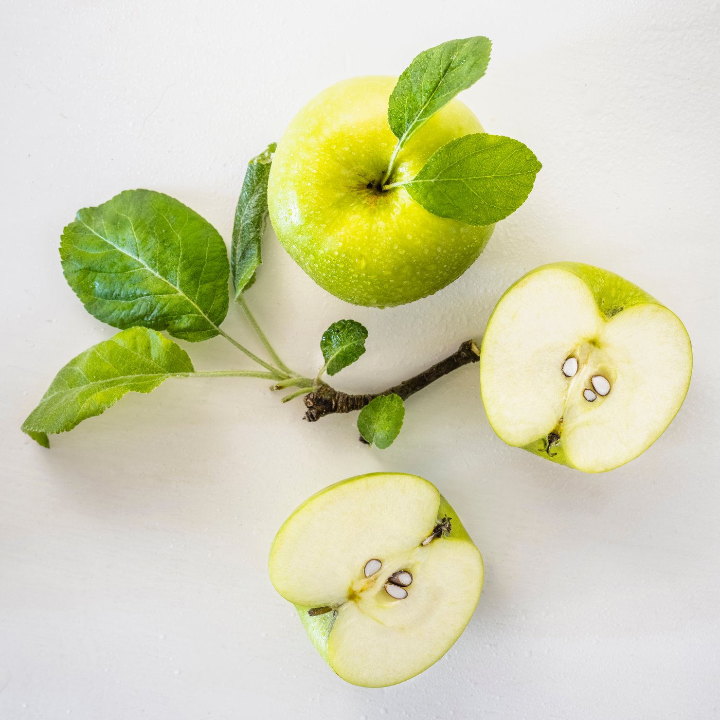 An Apple/light green LÖVSKOGSLUND scented candle in glass