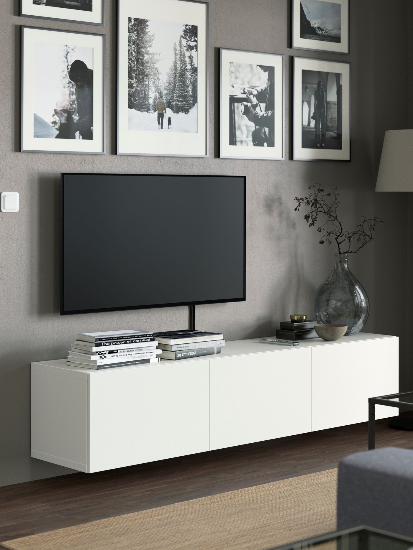 Weiße TV-Bank aus unserer BESTÅ Serie.