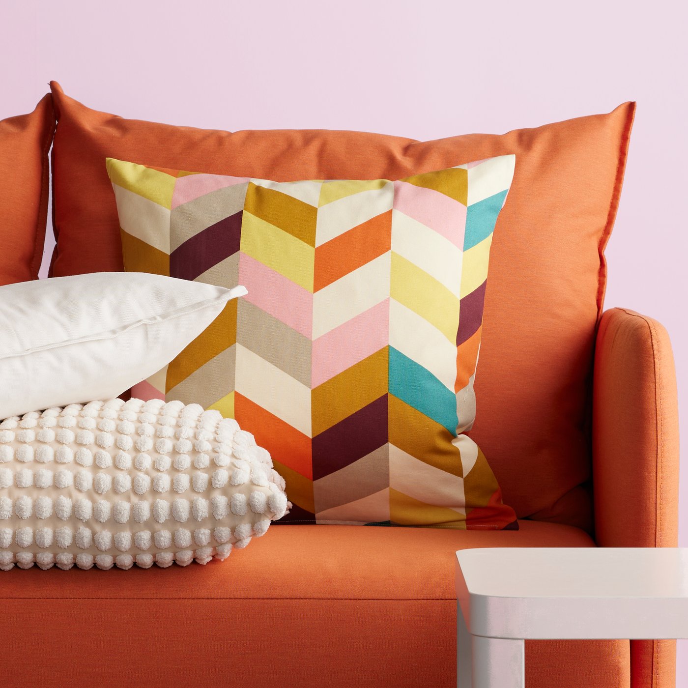 A multicolour HANNELISE cushion