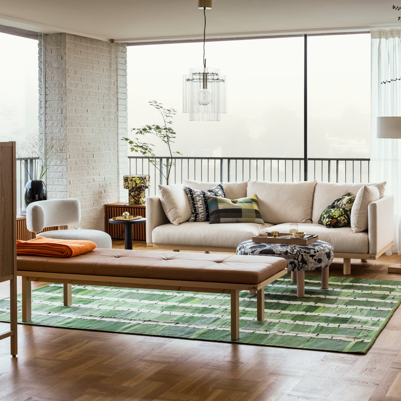 A white textile/brass-plated STOCKHOLM 2025 floor lamp in the living room