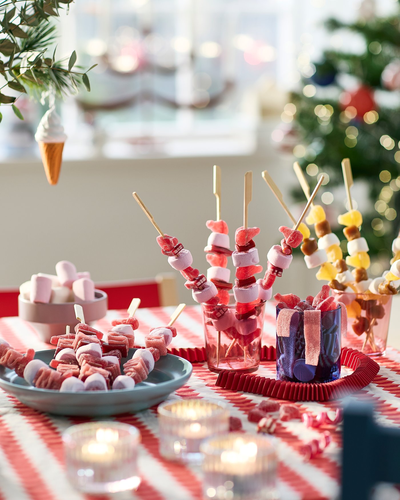 An ice cream VINTERFINT tree ornament in the dining room