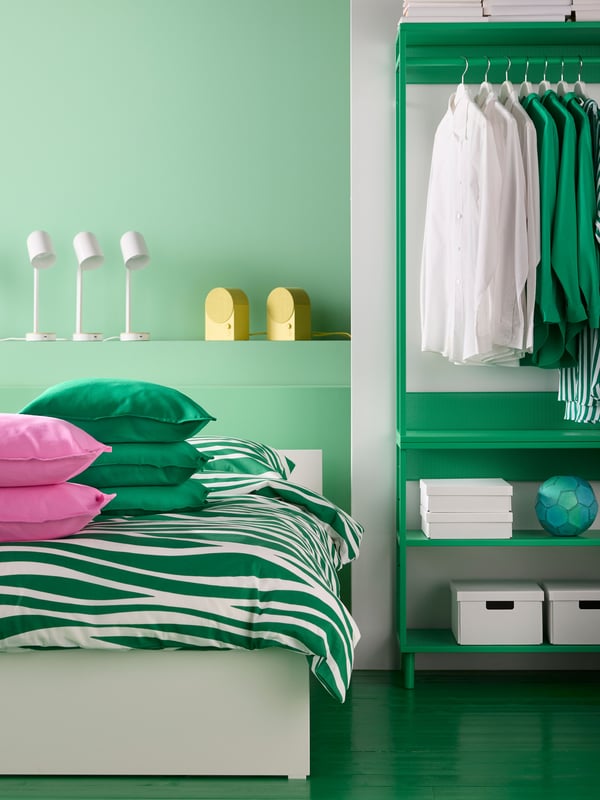 A green GURLI cushion cover in the bedroom
