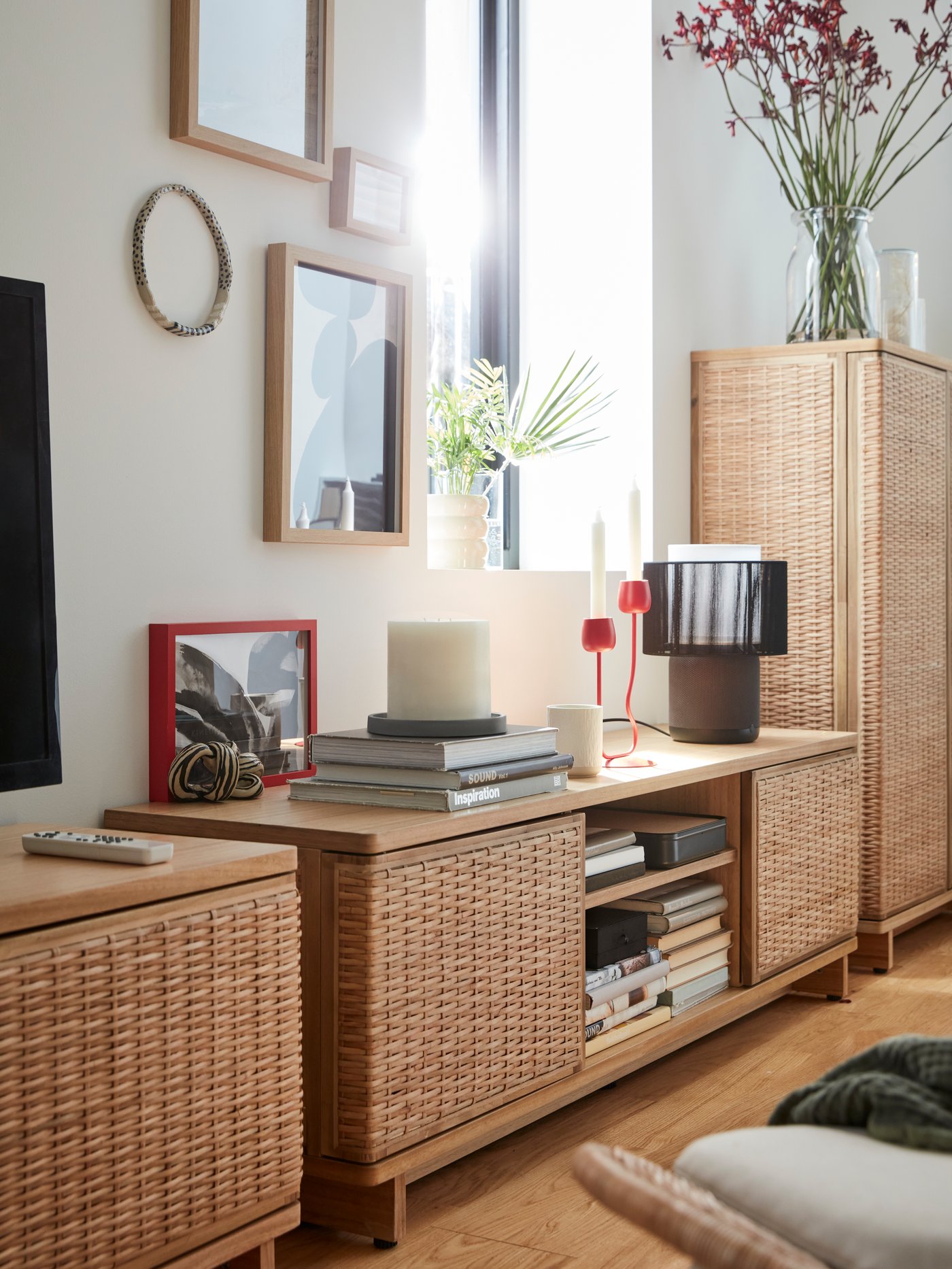 籐と調和が特徴のモダンなリビングルーム｜IKEA【公式】 - IKEA