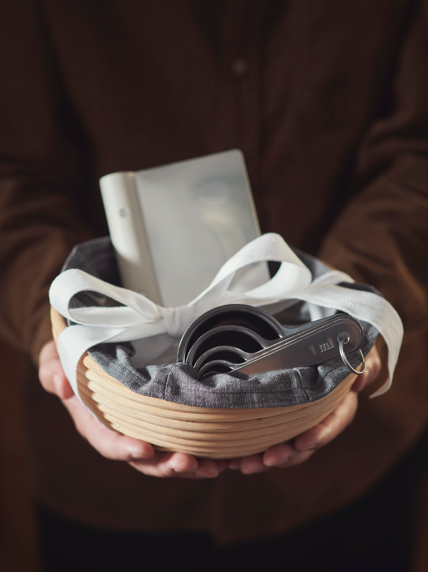 A VARDAGEN measuring cup in the NA