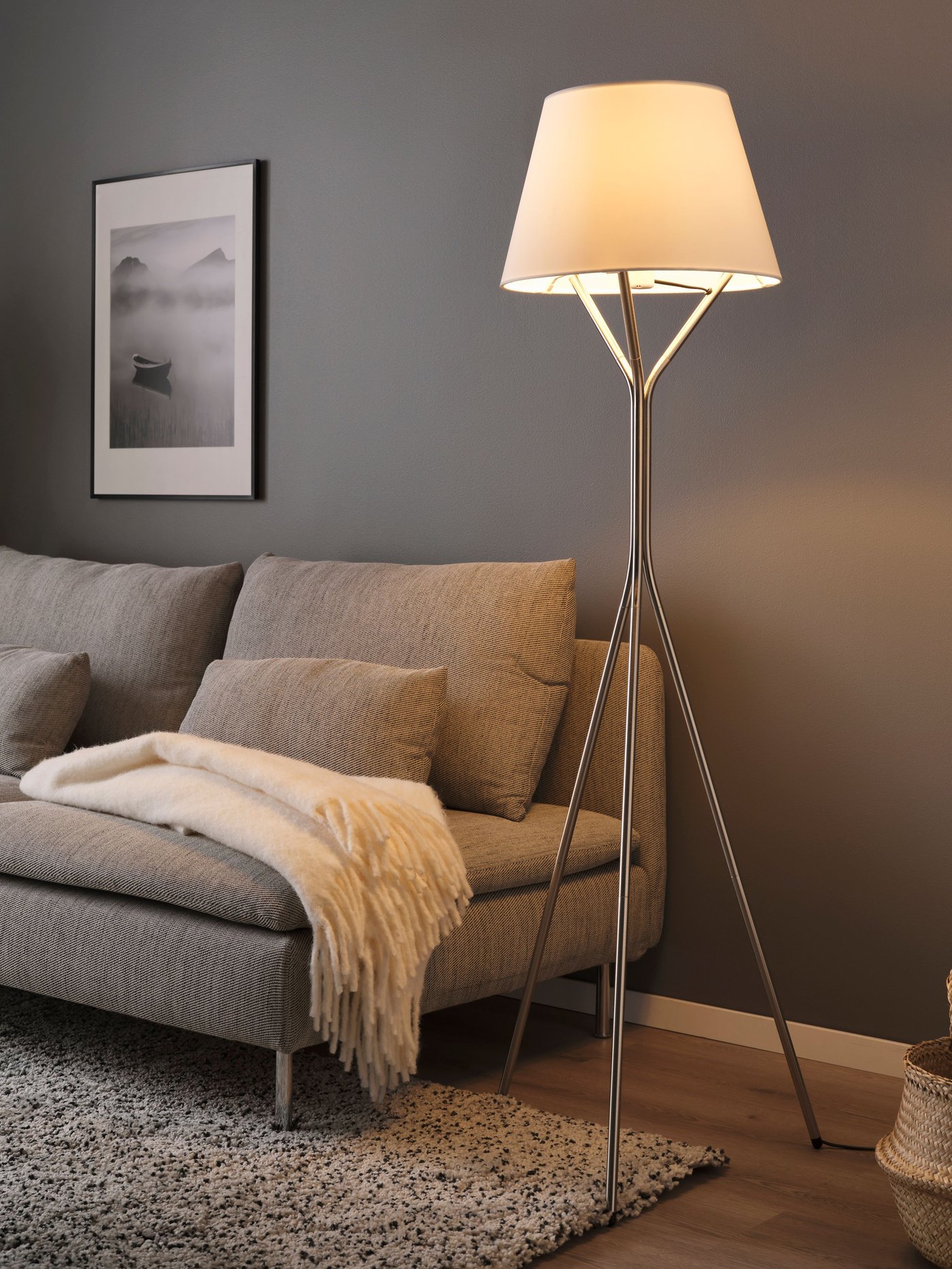 A nickel-plated BLÄNKFYR floor lamp