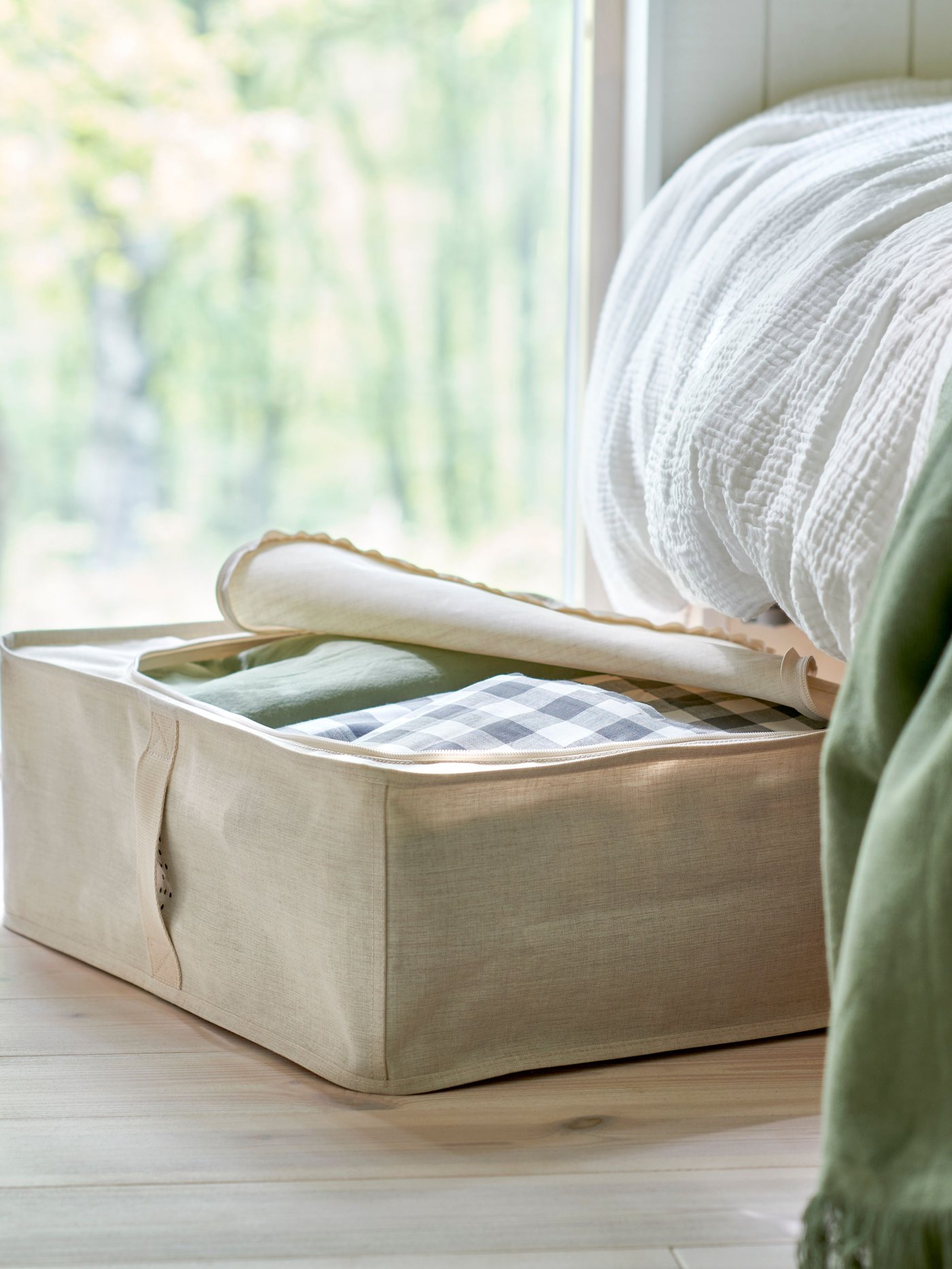 A white SCHERSMIN duvet cover and pillowcase