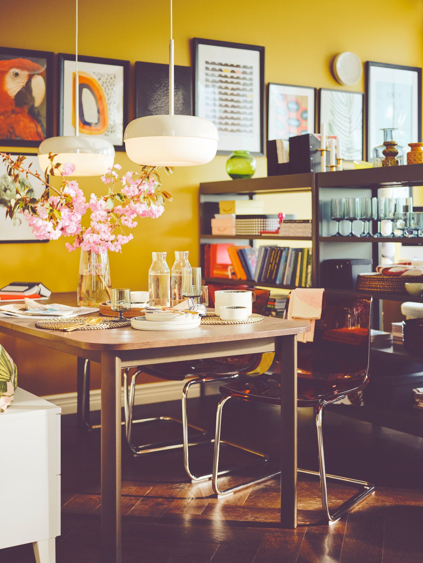 A black stained EDSBRUK frame