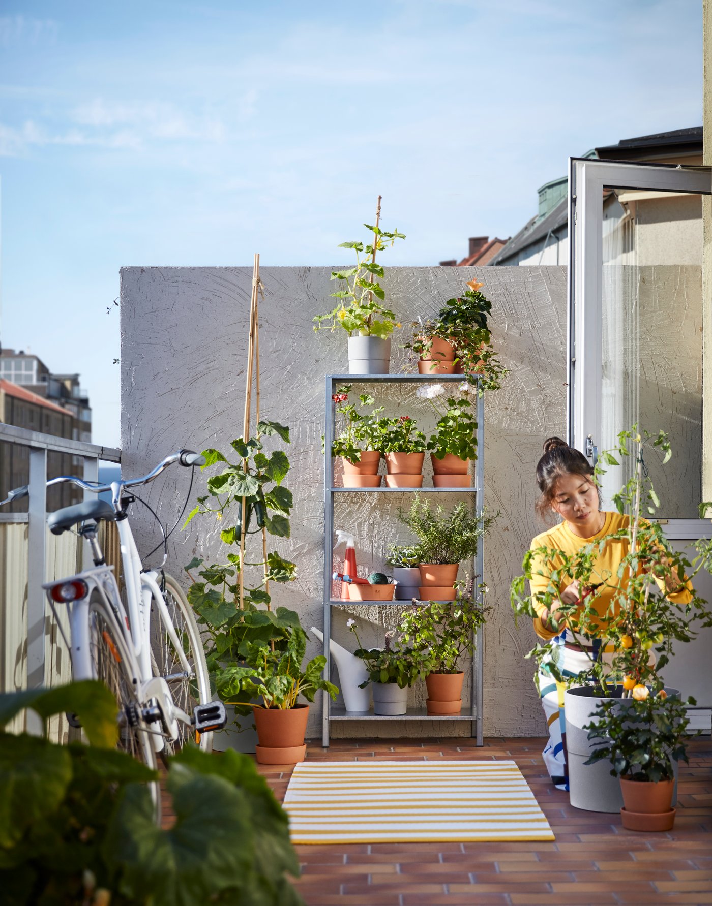 An in/outdoor HYLLIS shelving unit