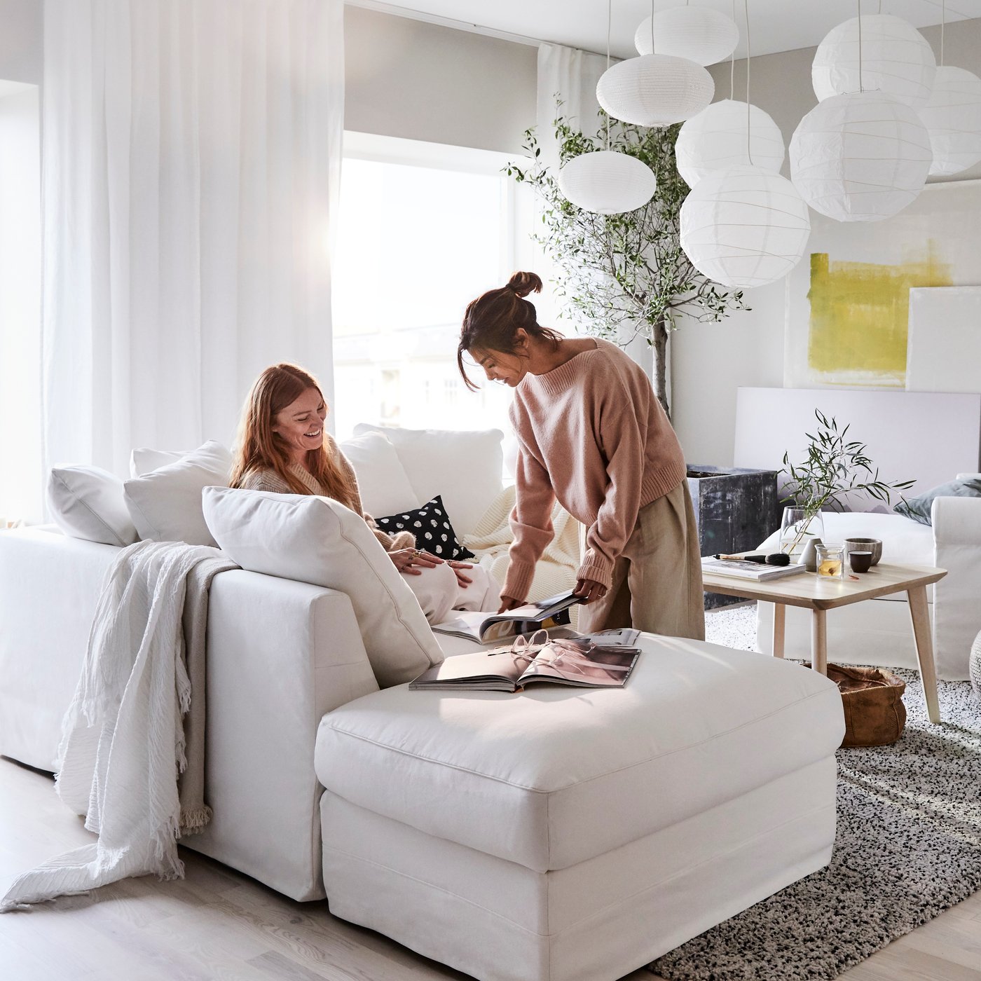 A white VINDUM rug, high pile