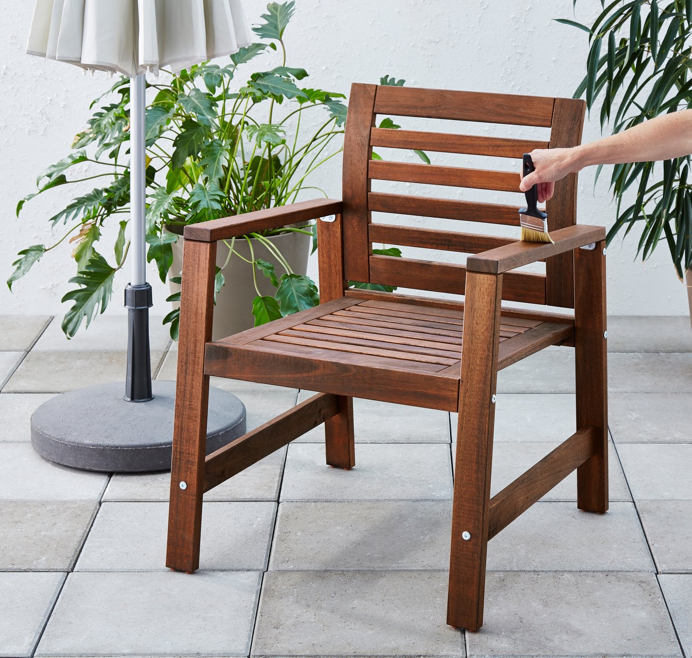 A colourless VÅRDA wood stain, outdoor use outside