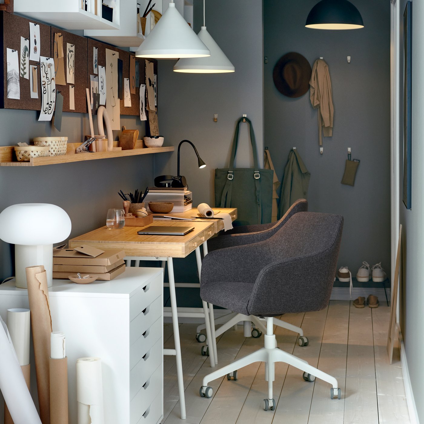 A Gunnared dark grey/white LÅNGFJÄLL conference chair