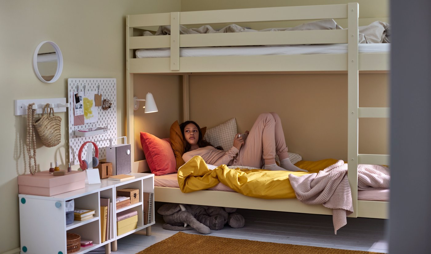 A white/gen 2 ENEBY bluetooth speaker