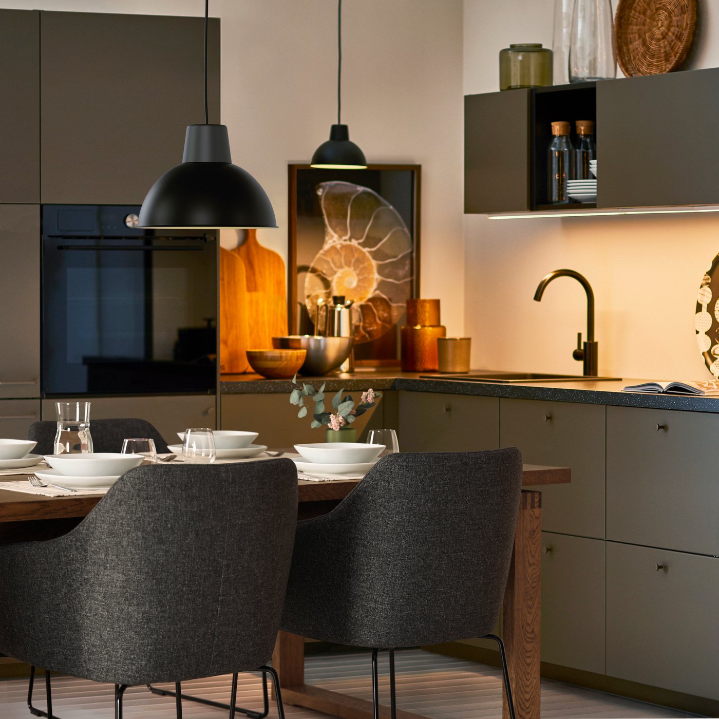 A metal black/Gunnared dark grey TOSSBERG chair