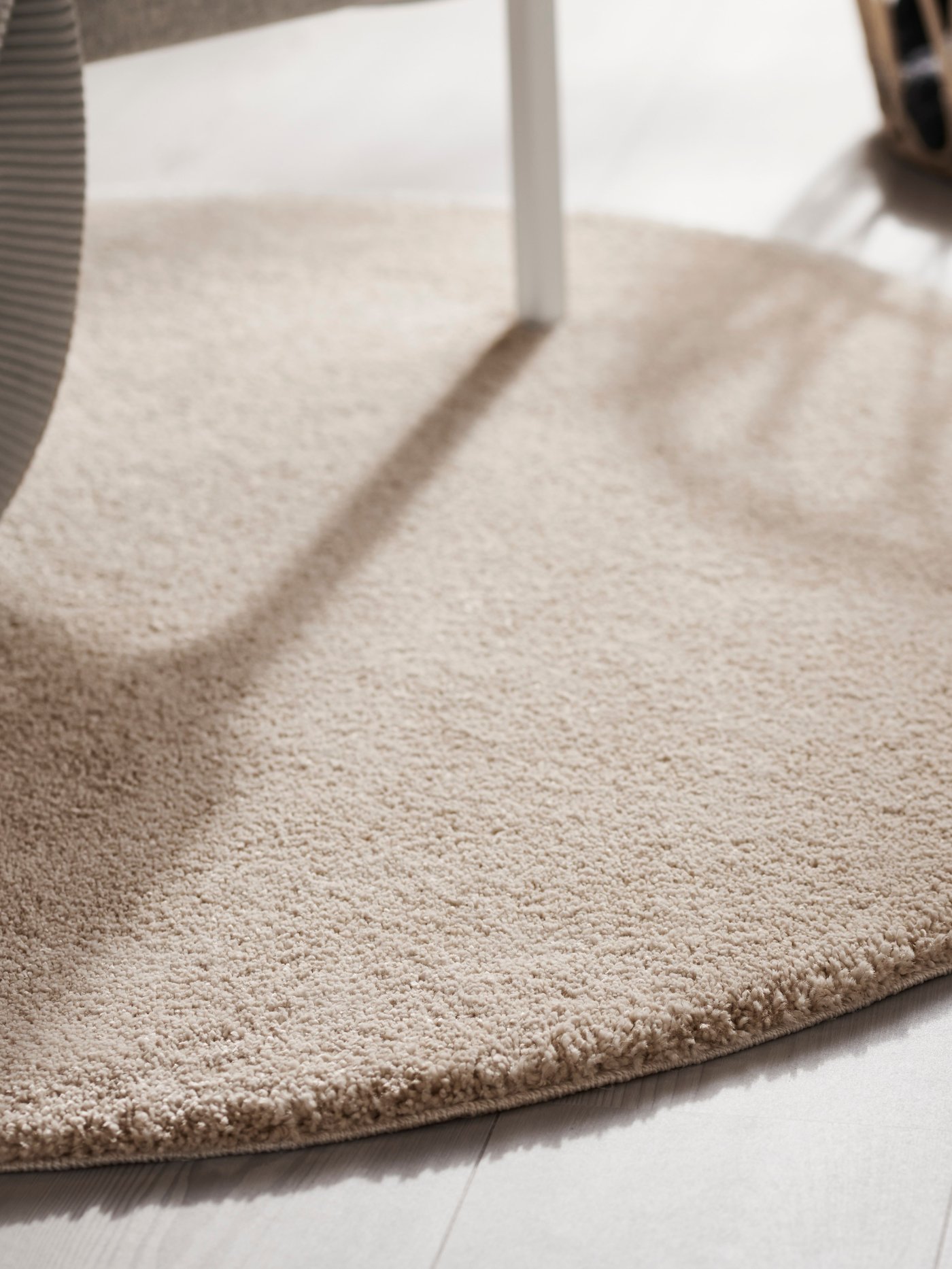 Een gebroken wit STOENSE vloerkleed, laagpolig