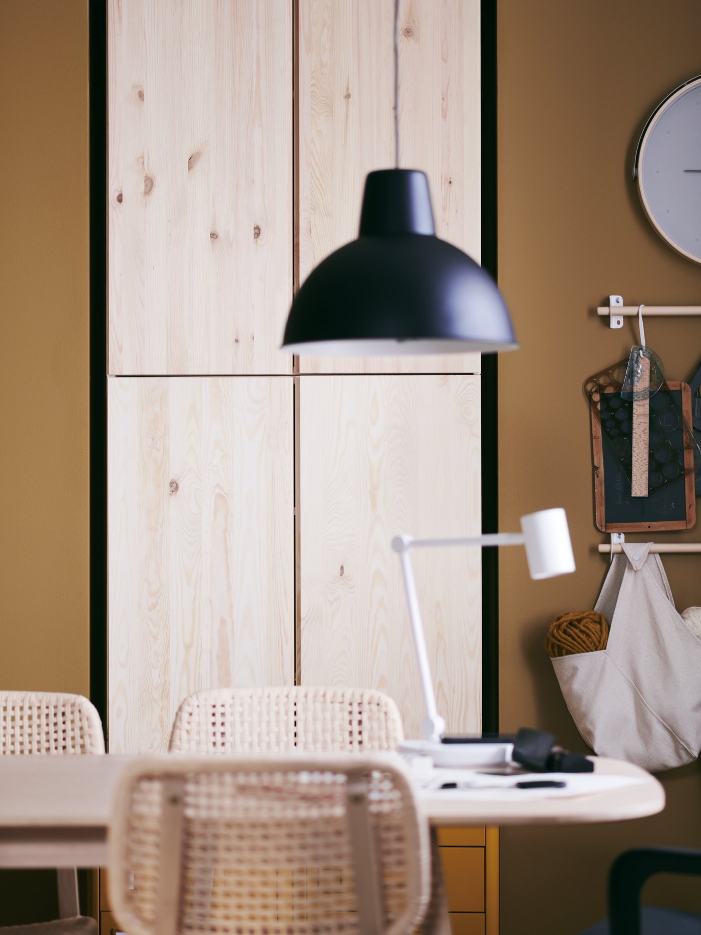 A natural NEREBY bag in the dining room