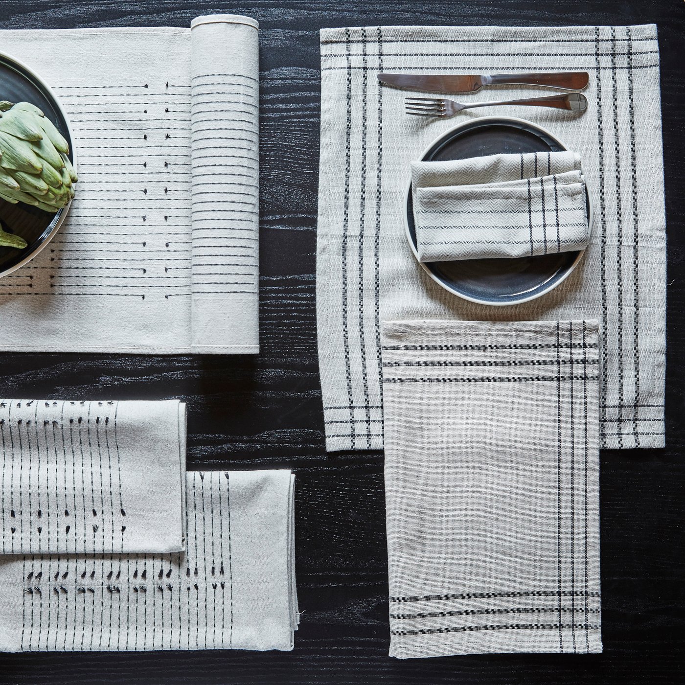 A dark grey/natural VÅRARV place mat