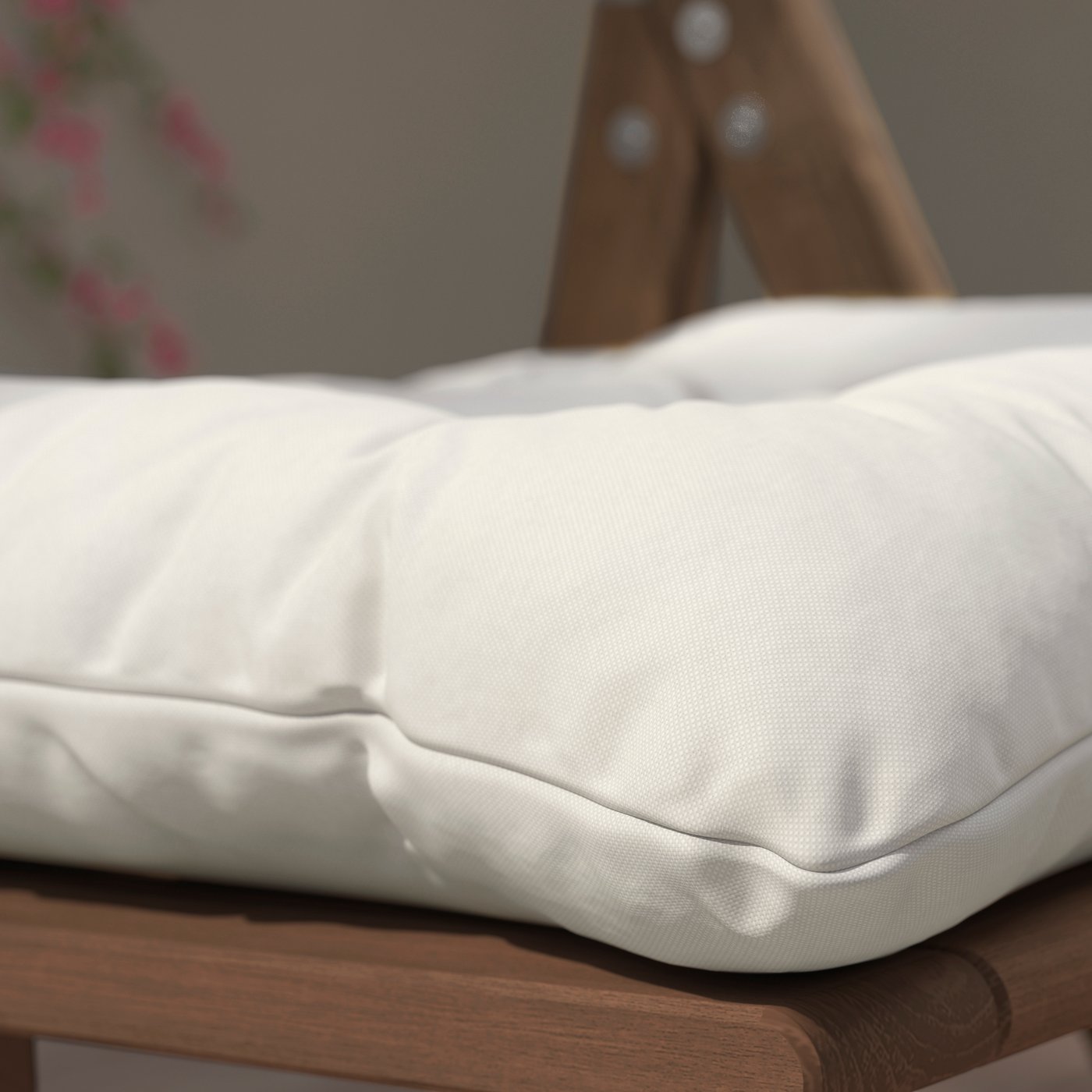 A light grey-beige KUDDARNA chair cushion, outdoor