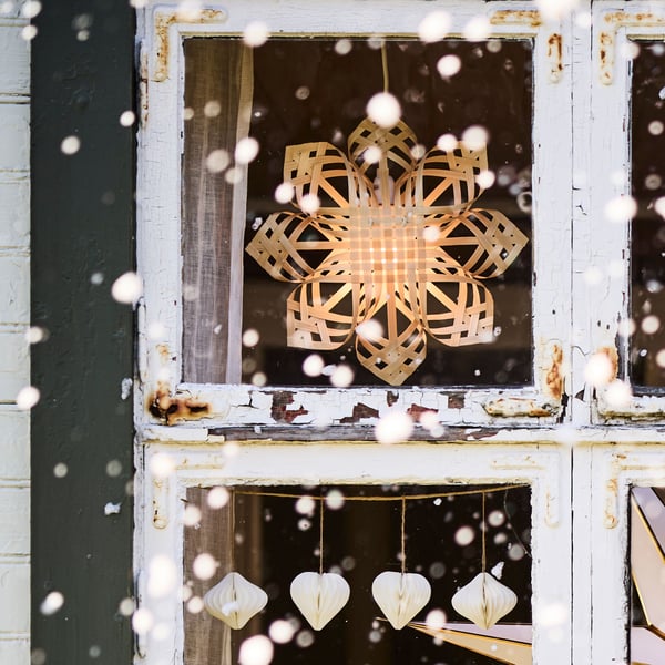 A bamboo STRÅLA lampshade