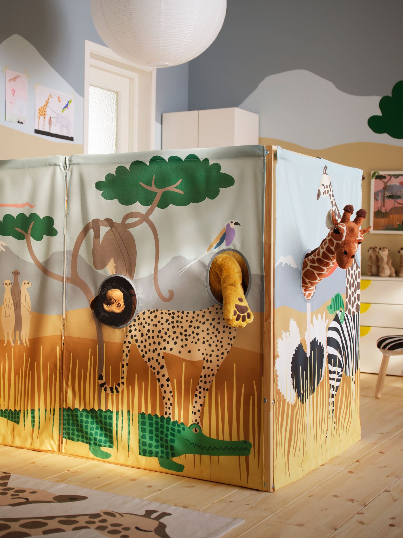 A multicolour/animals on the savannah KURA bed curtain in the childrens room