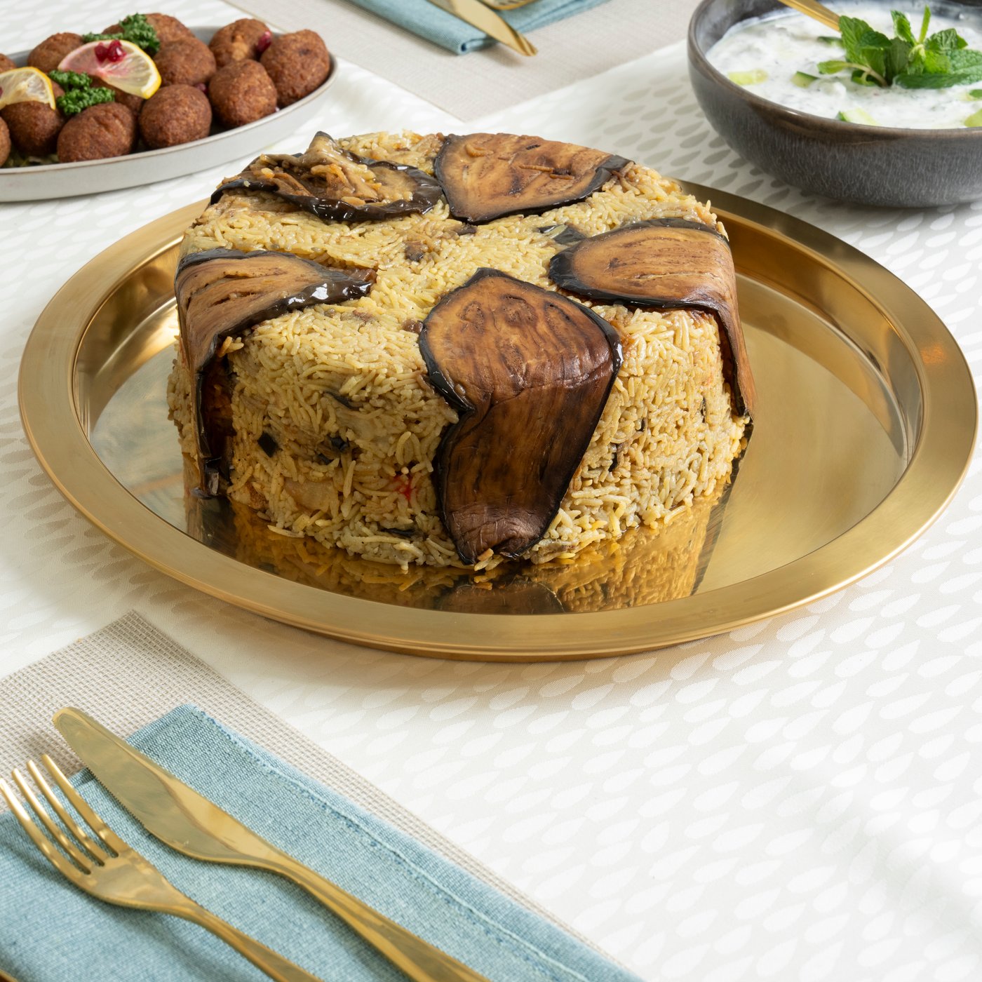 Traditional middle eastern dish maqloba Served on GLATTI Tray