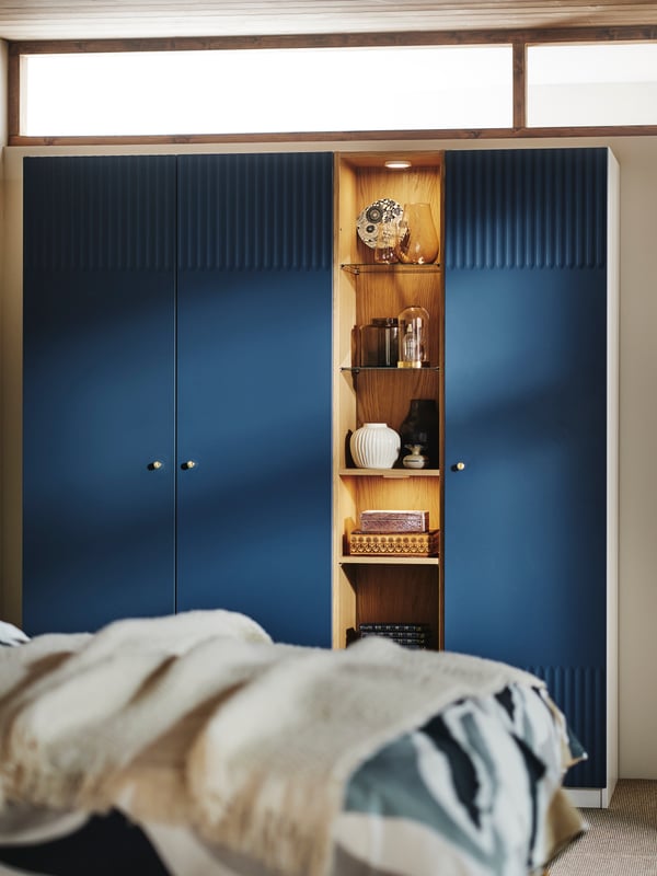 A green-brown KONSTFULL vase in the bedroom