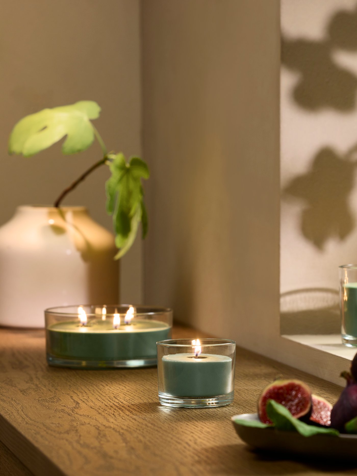 Świece zaachowe LOTSFÅGEL o zapachu liści figowych.