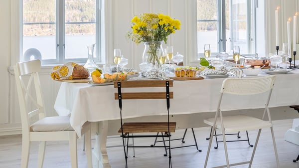 Lag en utendørs bryllupsfest i boho-stil.