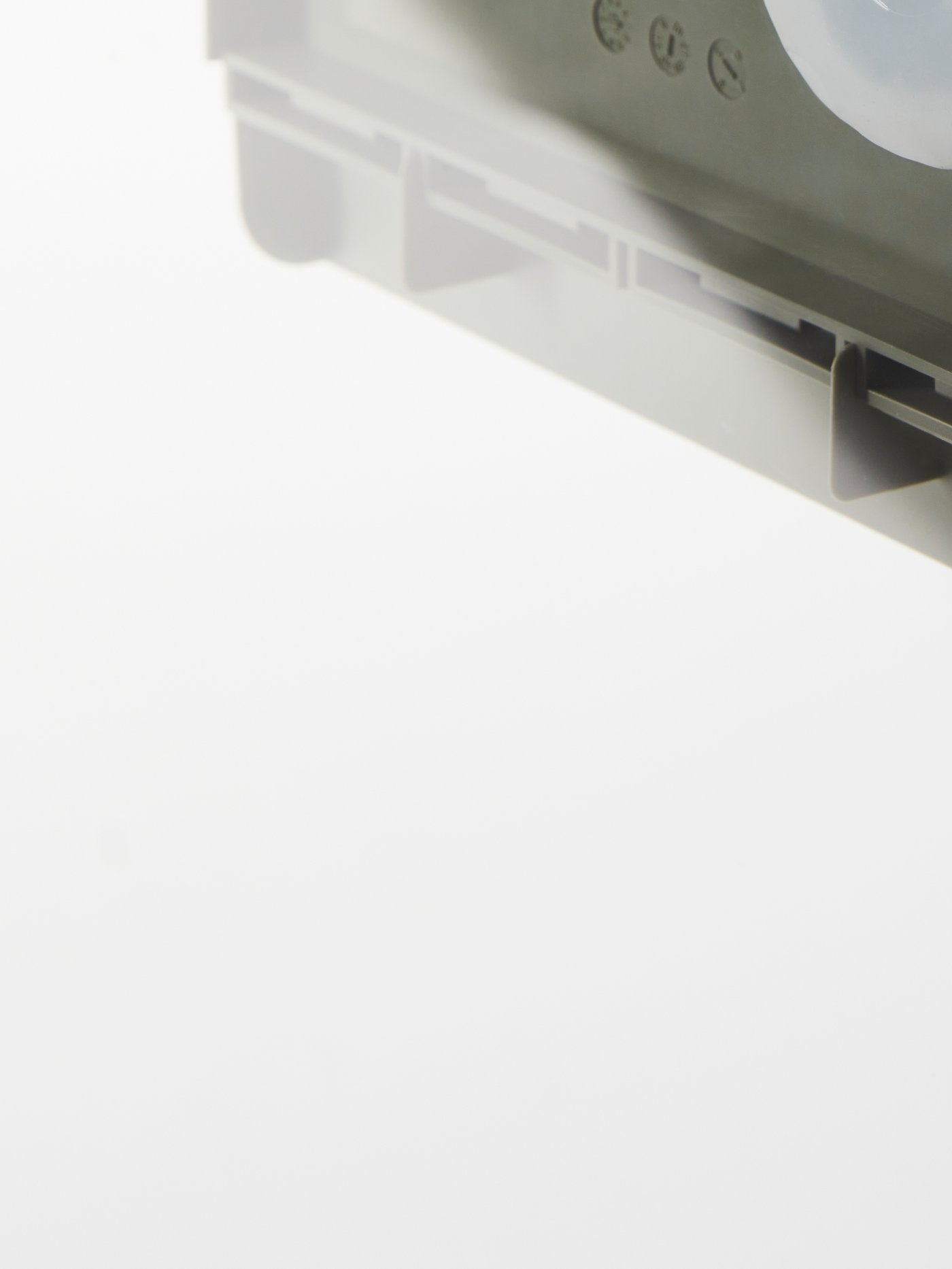 Krupni kadar ÖBONÄS zidne police straga s dijelom vakumskog držača. Dio veće slike.