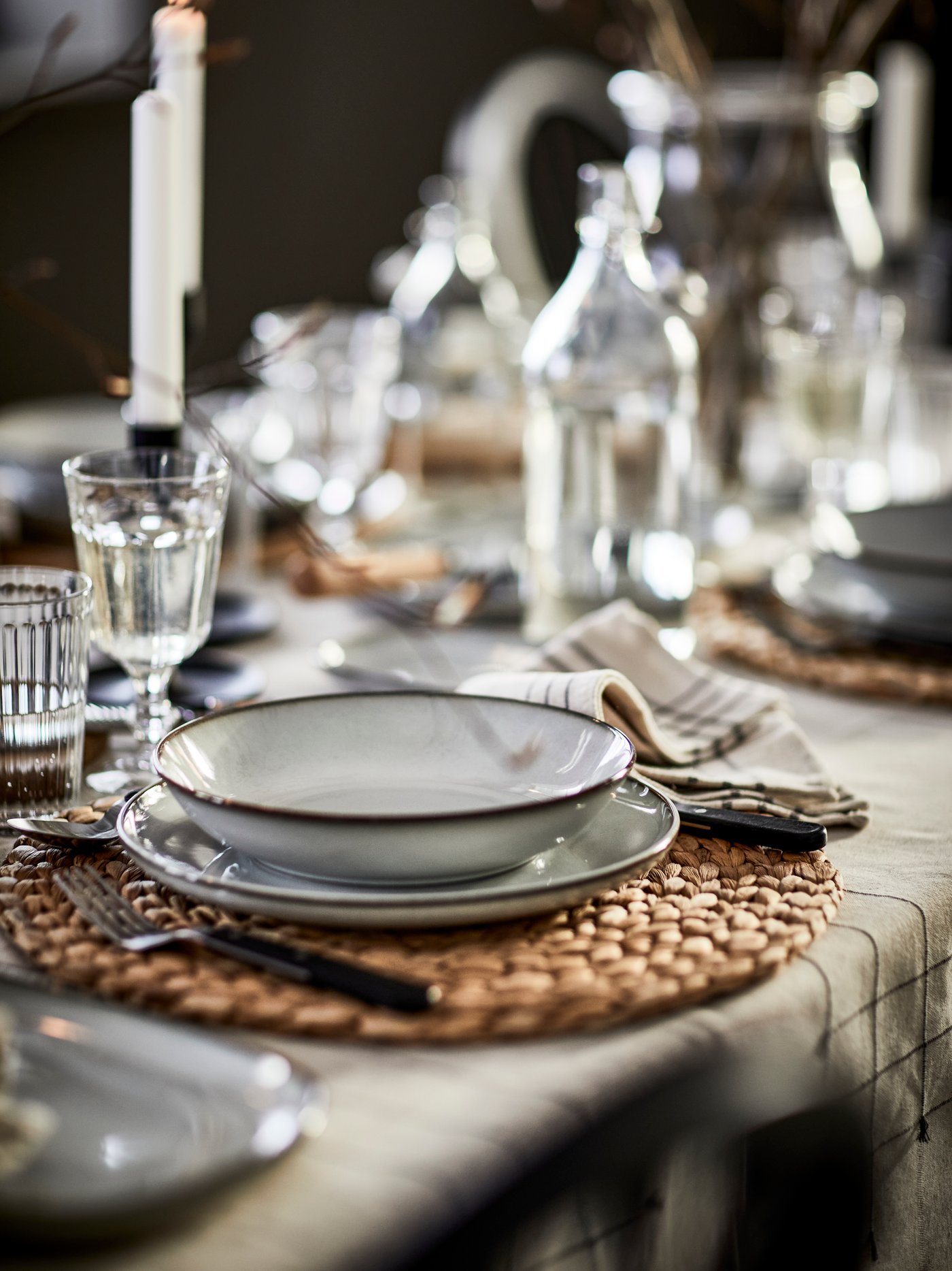 A dark grey/natural VÅRARV napkin in the dining room