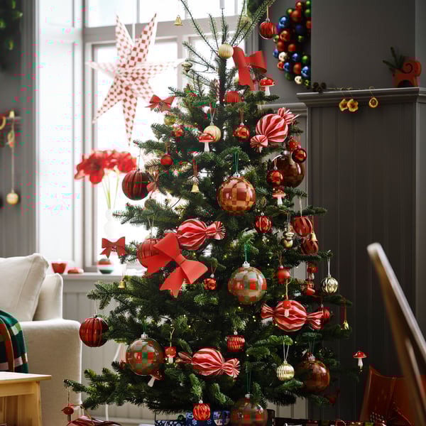 A glass red/white VINTERFINT top spire in the NA