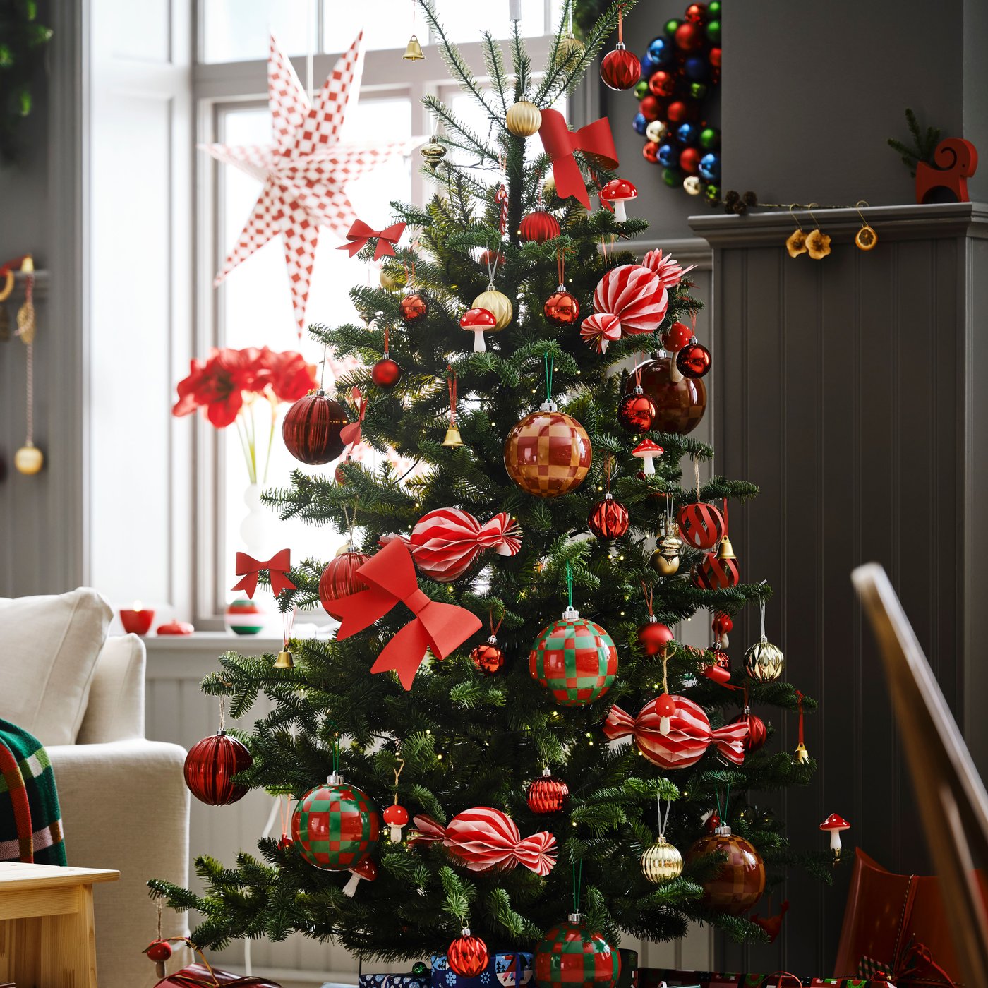 A glass red/white VINTERFINT top spire in the NA