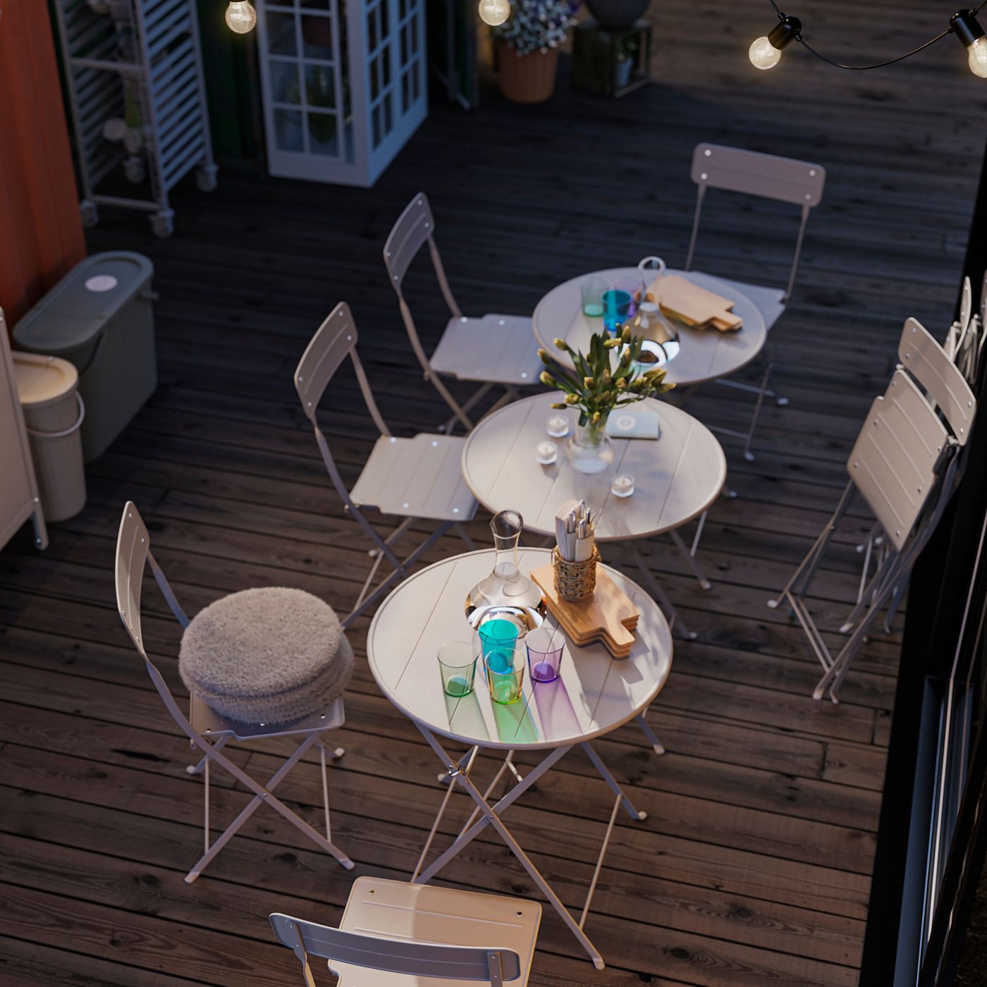 A black/outdoor SVARTRÅ LED lighting chain with 12 lights
